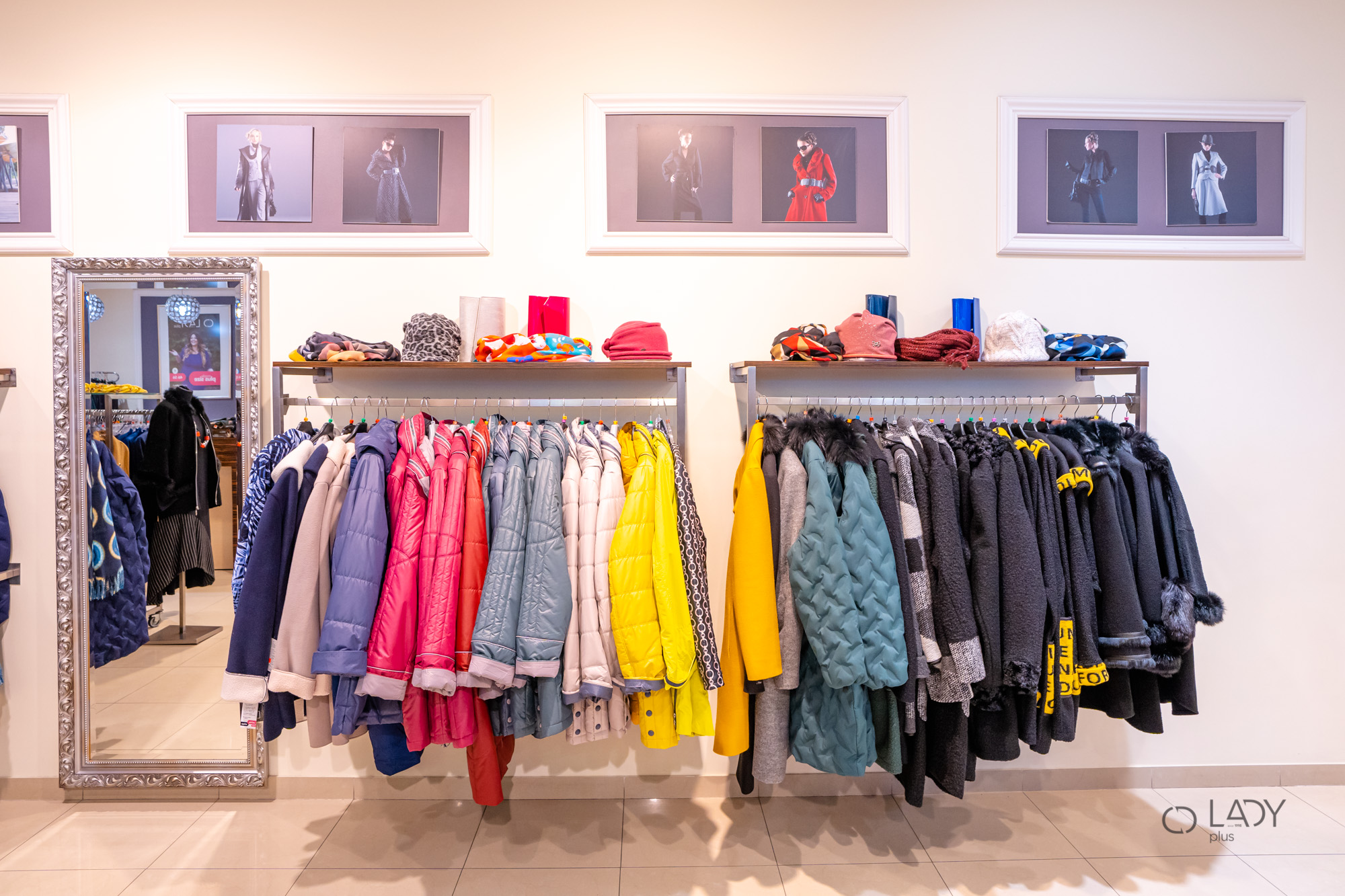Boutique-myymälä suurikokoisille naisten vaatteille, äitiysvaatteille